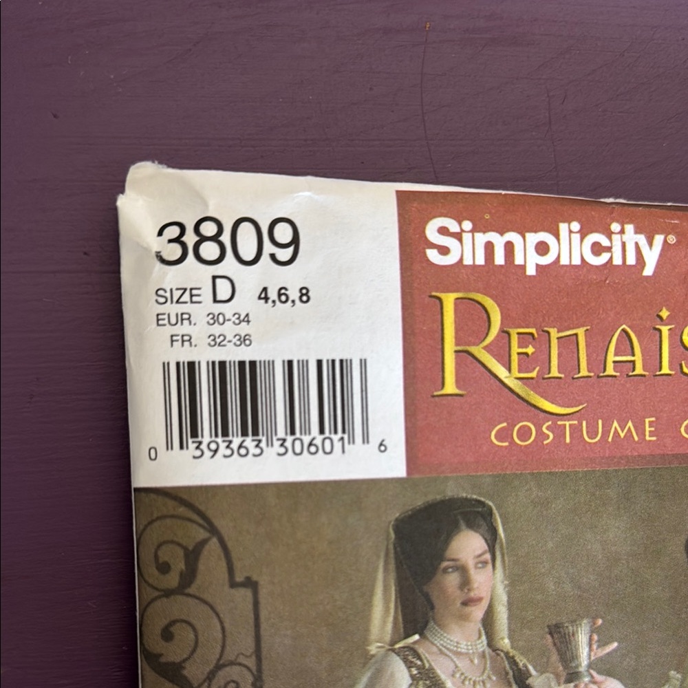 Simplicity Renaissance Costume Collection - Picture 2 of 8